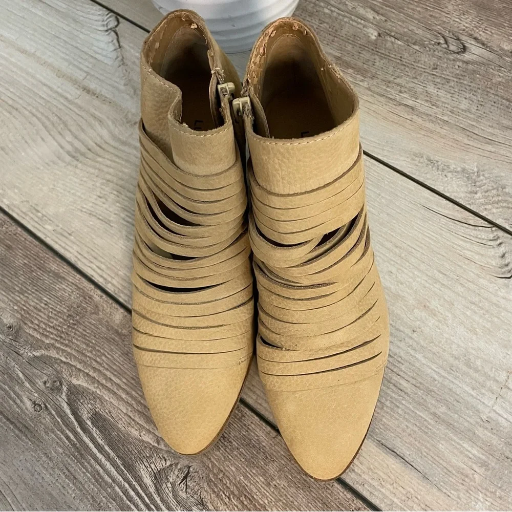 Lucky Brand Zavrina‎ Booties 7.5 Tan Suede Leather Almond Toe Block Heel Ankle
